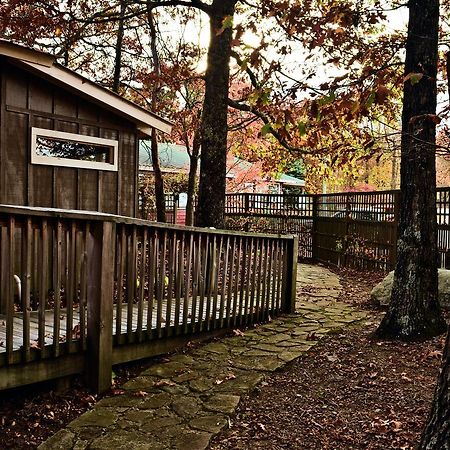 The Overlook Inn Bed And Breakfast Chatsworth Exterior photo