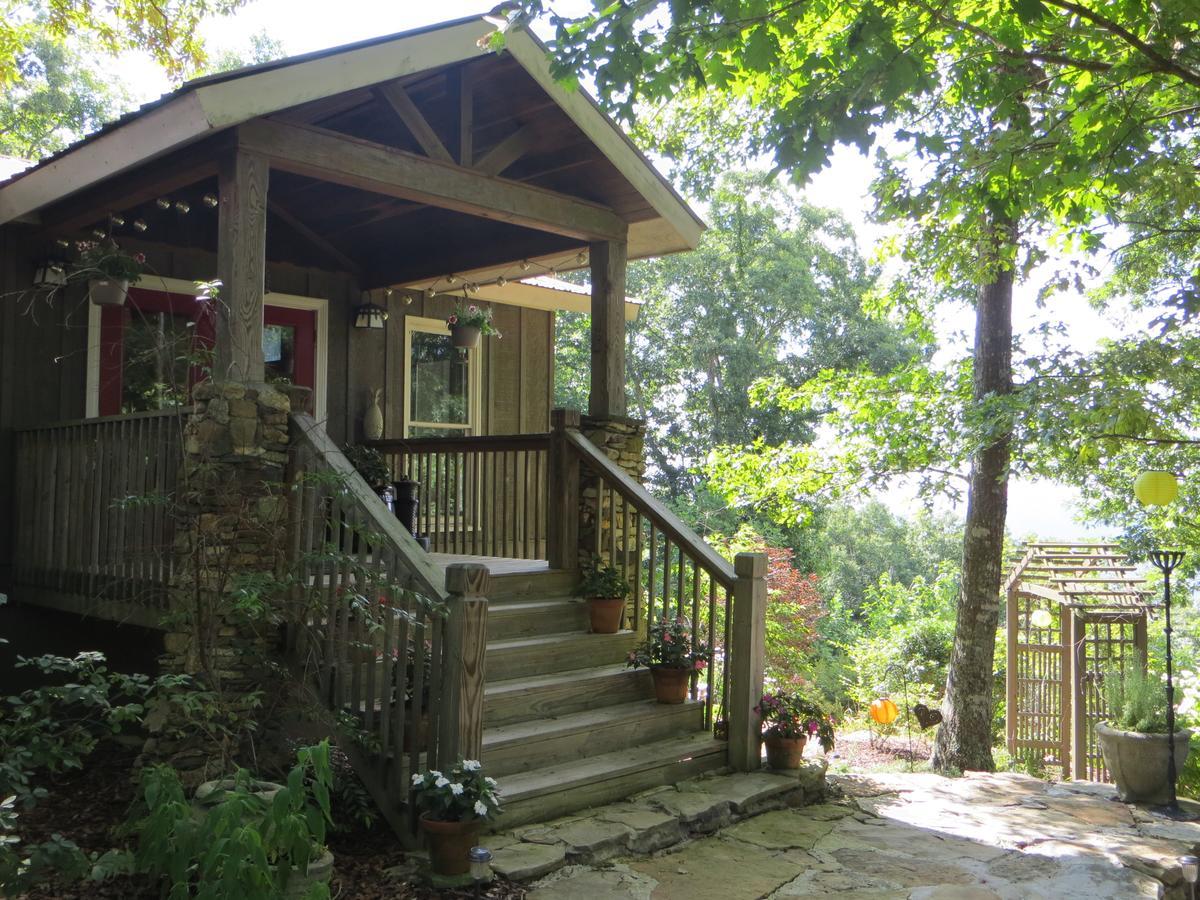 The Overlook Inn Bed And Breakfast Chatsworth Exterior photo