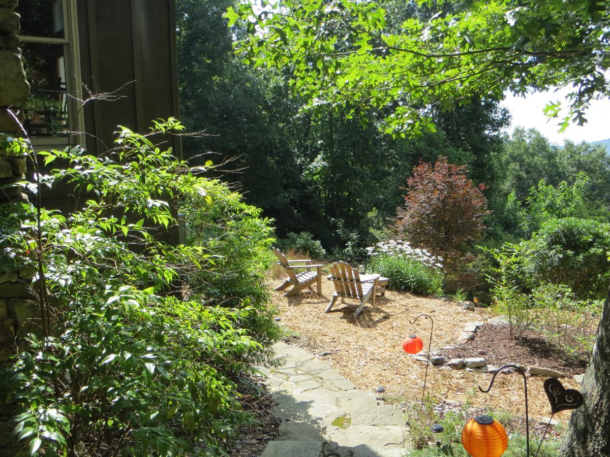 The Overlook Inn Bed And Breakfast Chatsworth Exterior photo