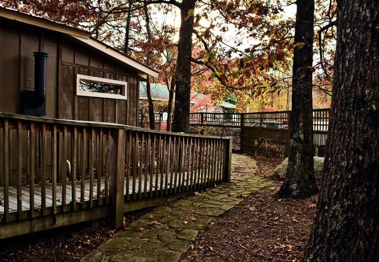 The Overlook Inn Bed And Breakfast Chatsworth Exterior photo